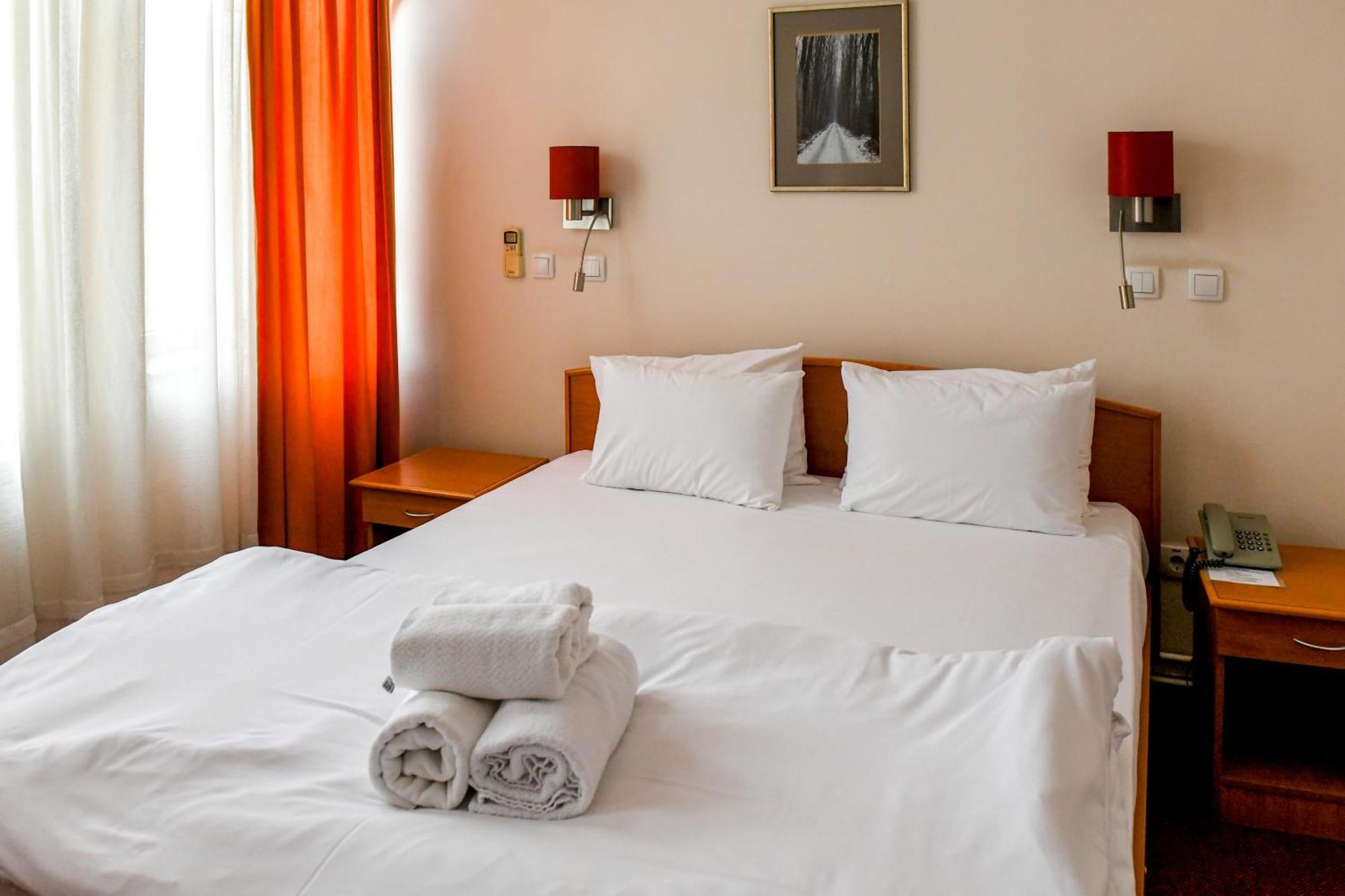 Hotel Fontana Backa Palanka Ngoại thất bức ảnh