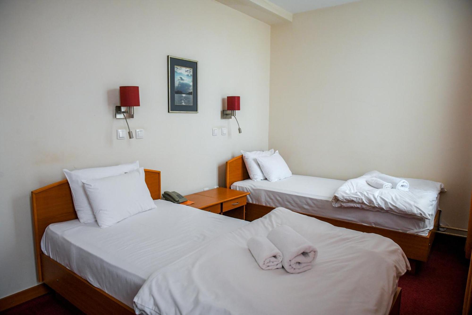 Hotel Fontana Backa Palanka Ngoại thất bức ảnh