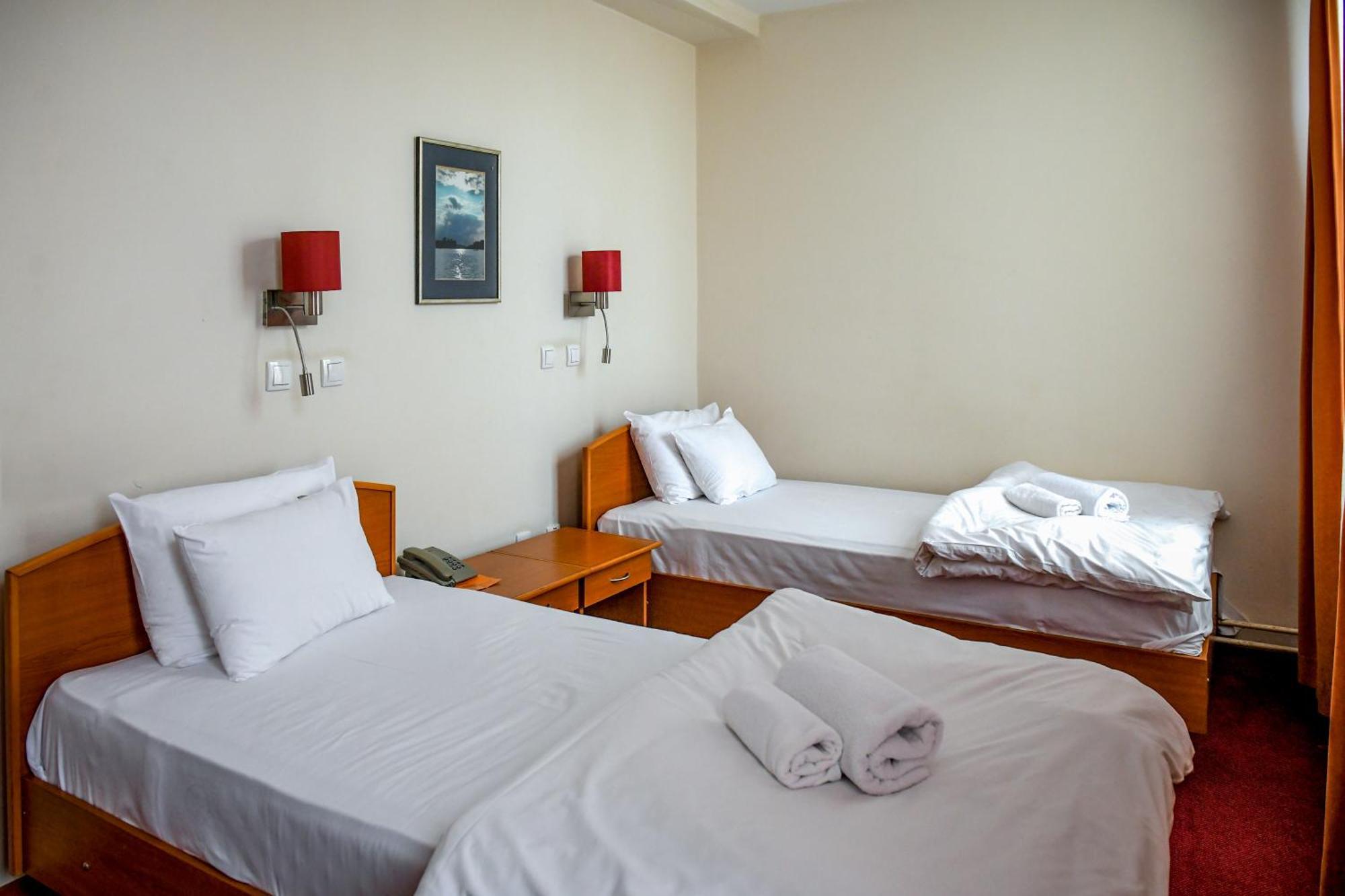 Hotel Fontana Backa Palanka Ngoại thất bức ảnh