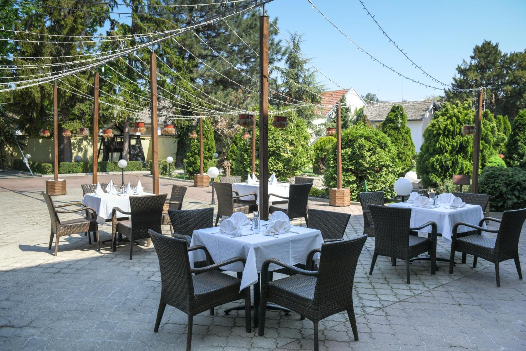 Hotel Fontana Backa Palanka Ngoại thất bức ảnh